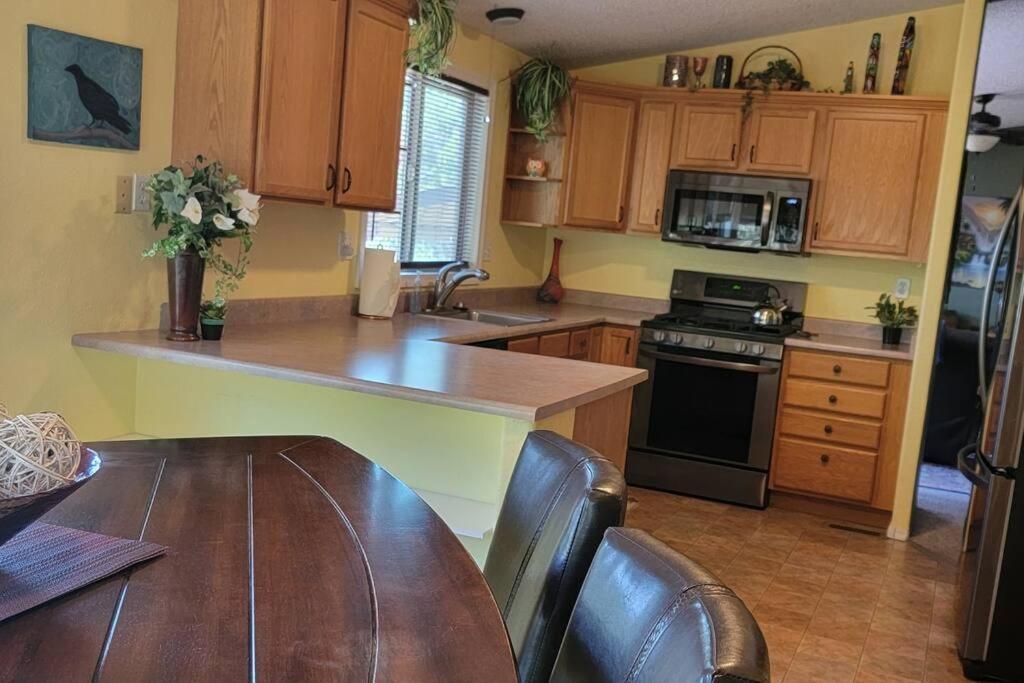 Holiday home 3 Bedroom With Stunning Red Rock Views! Walk To Trails! Sedona